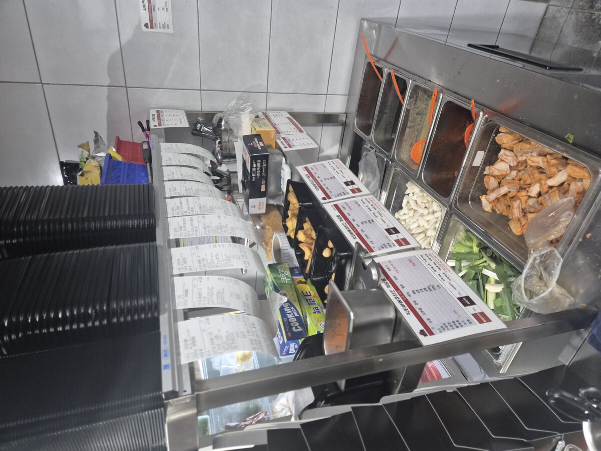 화락치킨 주방 재료 준비