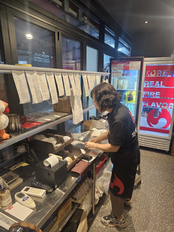 화락치킨 포장 작업